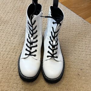 Sincerly Jules  White Lace-Up Boots, black laces size 7.5 NWOT